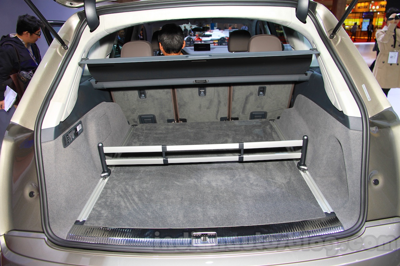 2016 Audi Q7 etron boot at the 2015 Tokyo Motor Show