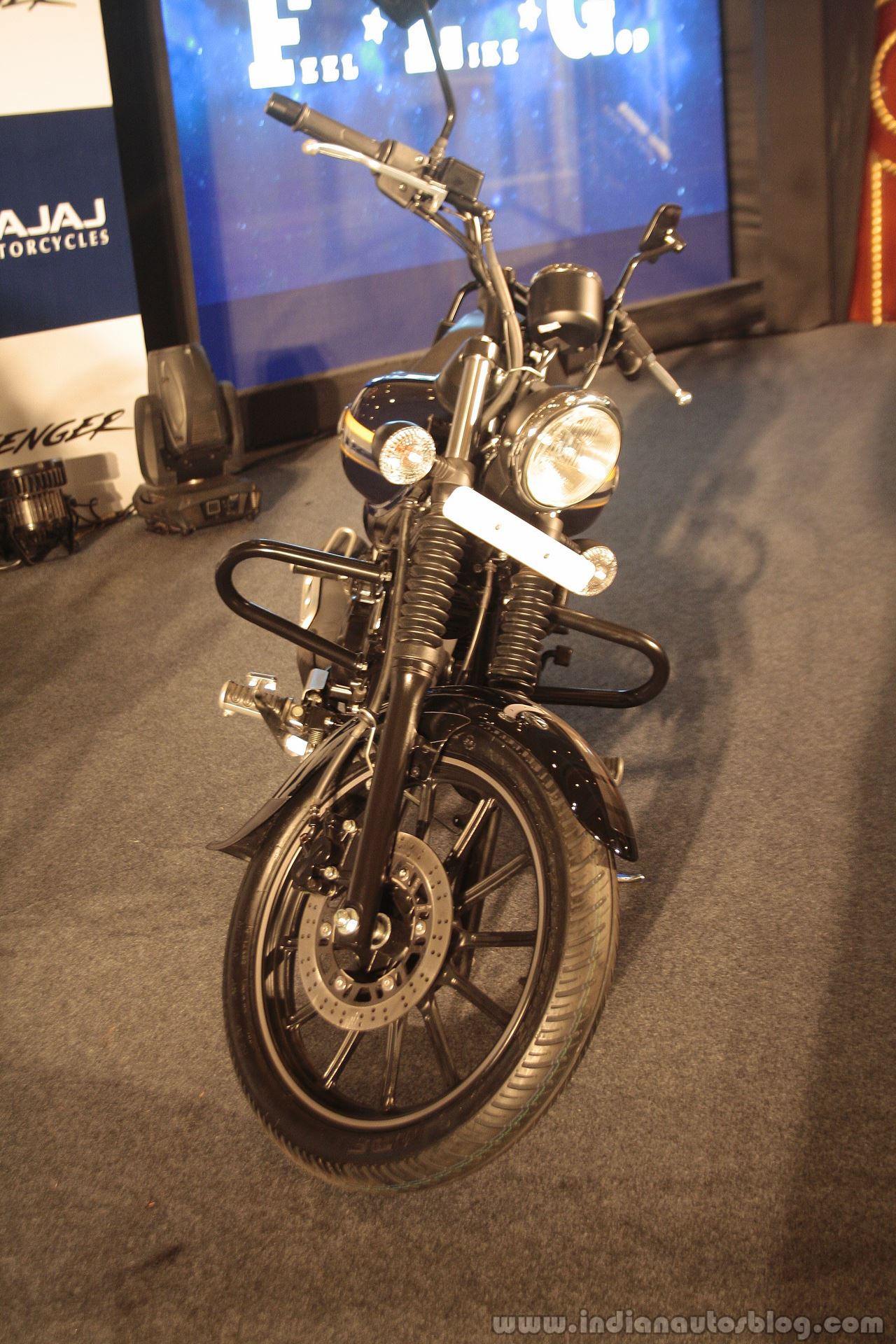 2016 Bajaj Avenger 150 Street front launched