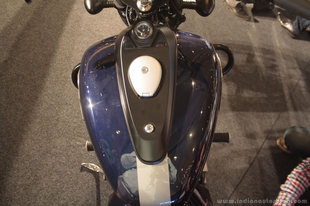 2016 Bajaj Avenger 150 Street fuel tank launched