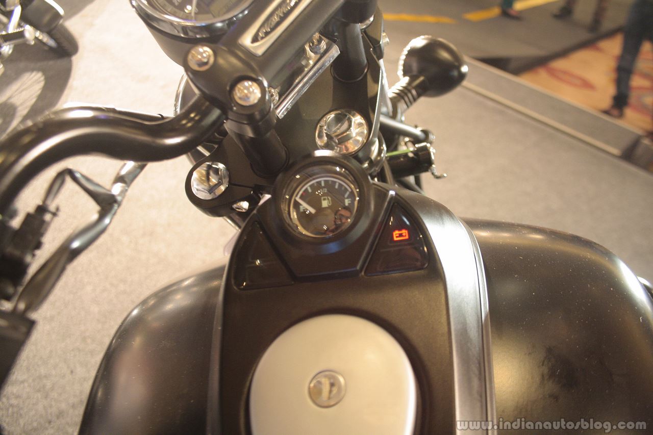 2016 Bajaj Avenger 220 Street fuel gauge launched