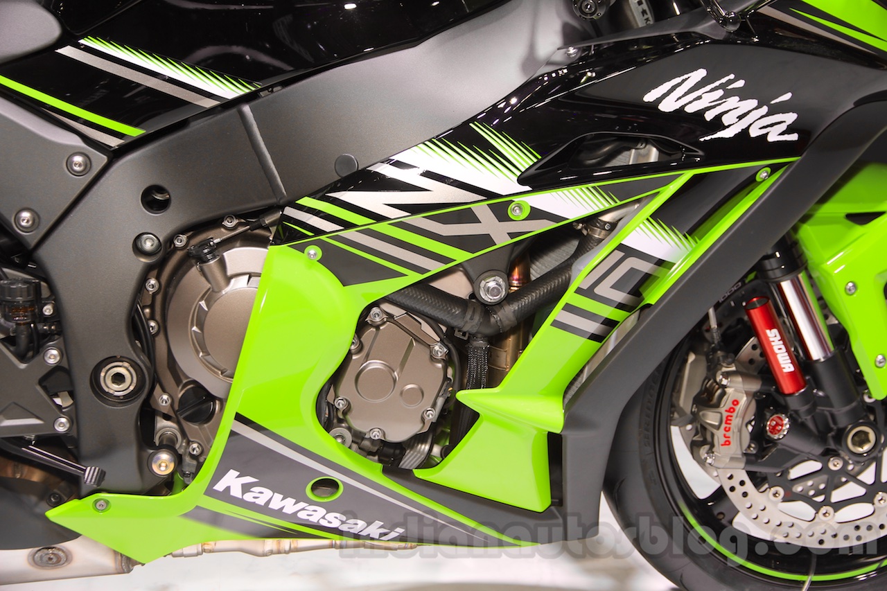 2016 Kawasaki Ninja ZX10R engine at 2015 Tokyo Motor Show