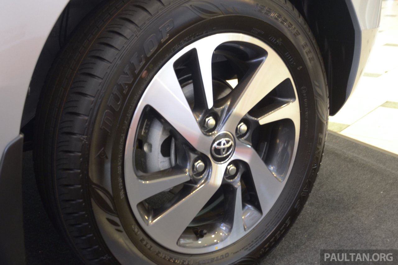 2016 Toyota Avanza alloy wheel snapped in Malaysia