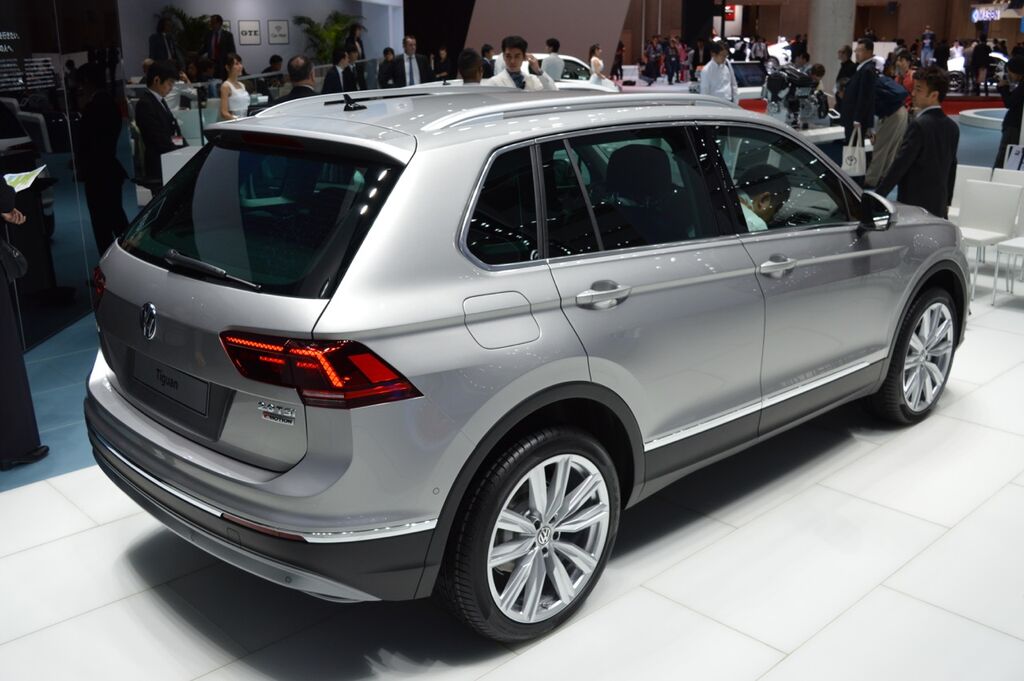 2016 VW Tiguan rear quarter at the 2015 Tokyo Motor Show