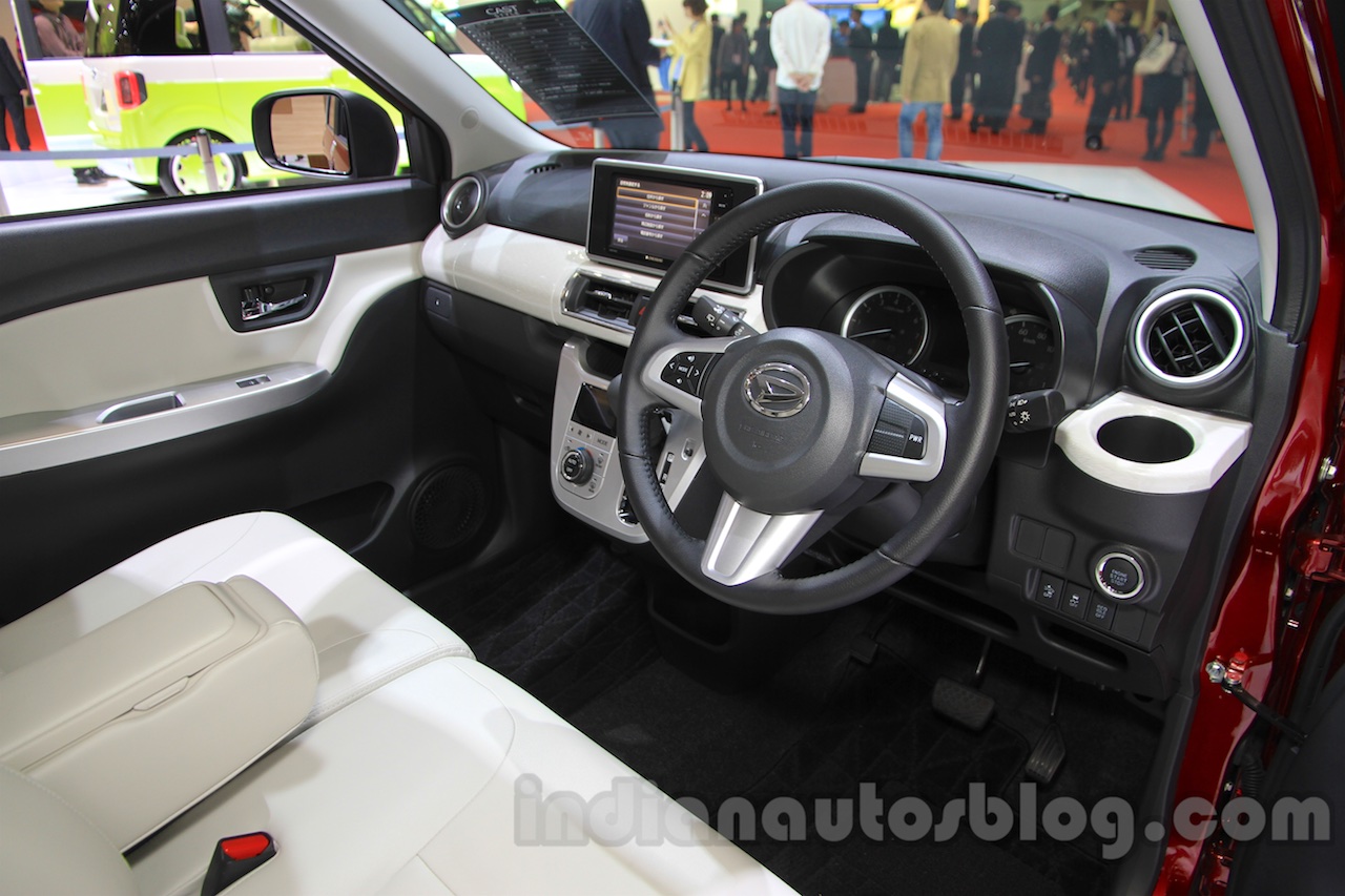 Daihatsu Cast Style interior at the 2015 Tokyo Motor Show