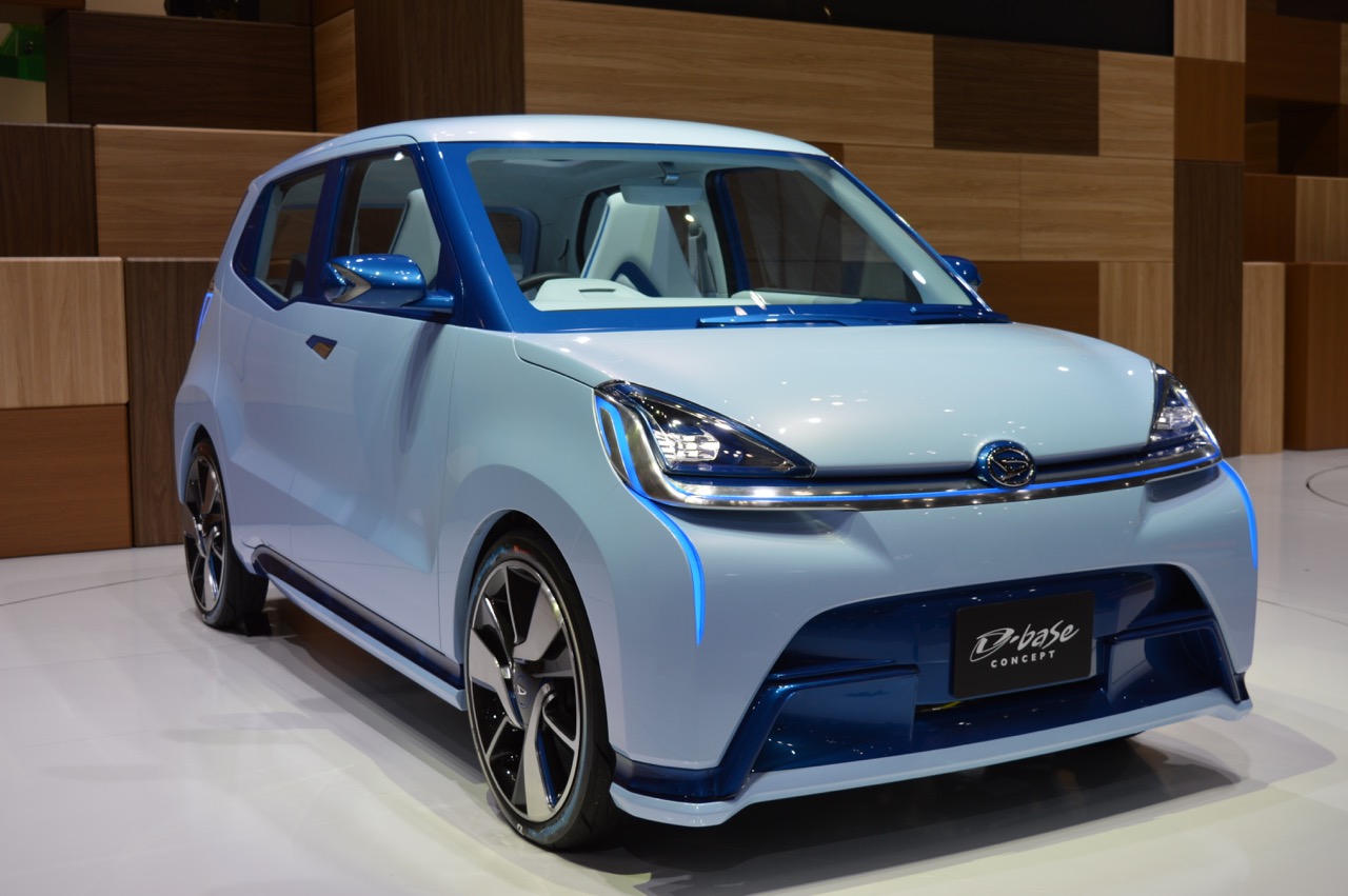 Daihatsu D-Base Concept front quarter at the 2015 Tokyo 