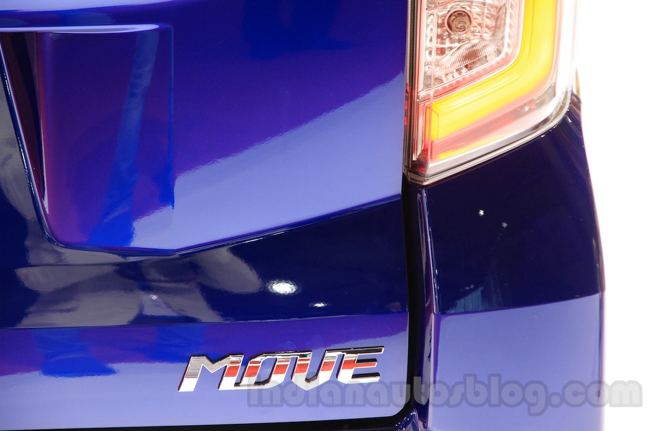 Daihatsu Move Custom badge at the 2015 Tokyo Motor Show