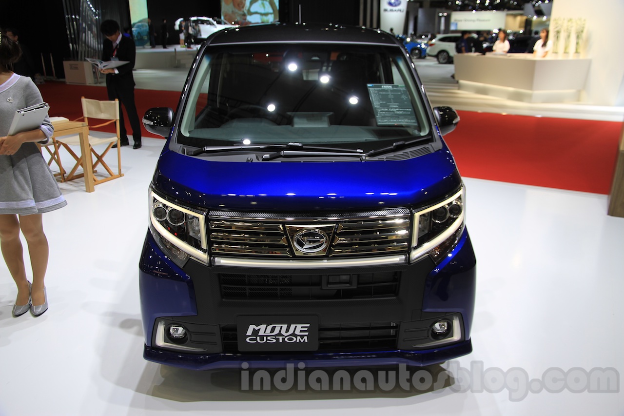 Daihatsu Move Custom front at the 2015 Tokyo Motor Show