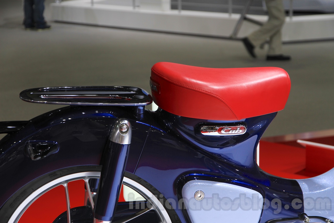 Honda Super Cub Concept seat at the 2015 Tokyo Motor Show