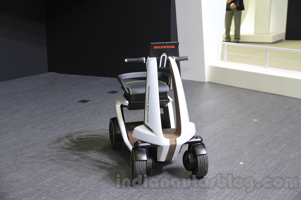 Honda Wander Walker front quarter at the 2015 Tokyo Motor Show