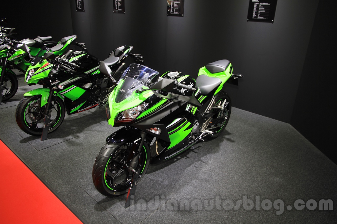 Kawasaki Ninja 250 ABS front quarters at the 2015 Tokyo Motor Show