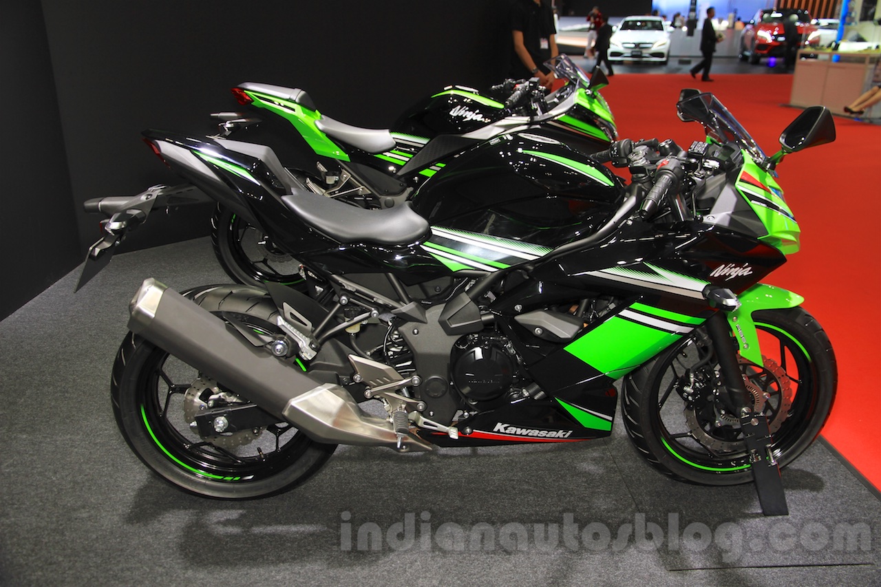  Kawasaki  Ninja  250  SL  side at the 2015 Tokyo Motor  Show