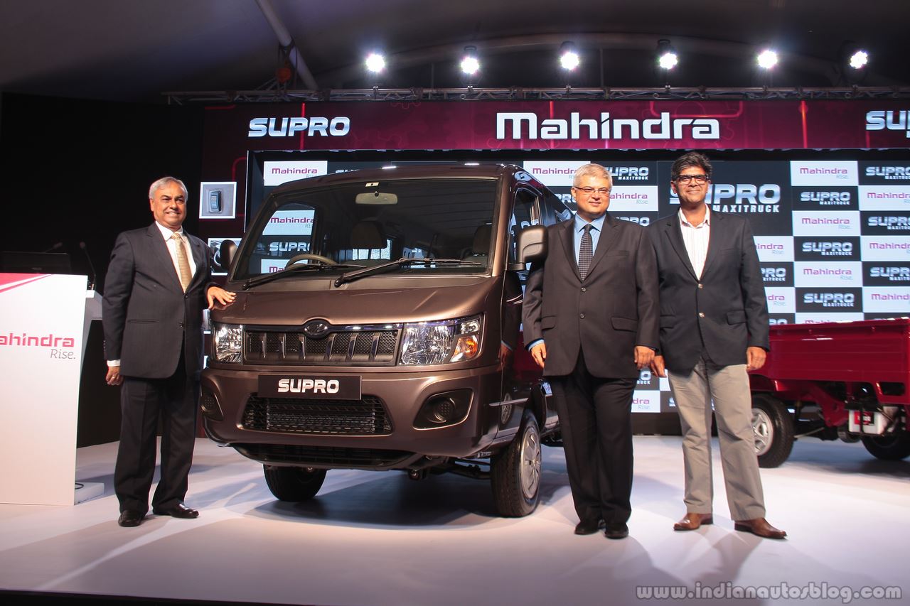 Mahindra Supro Van front