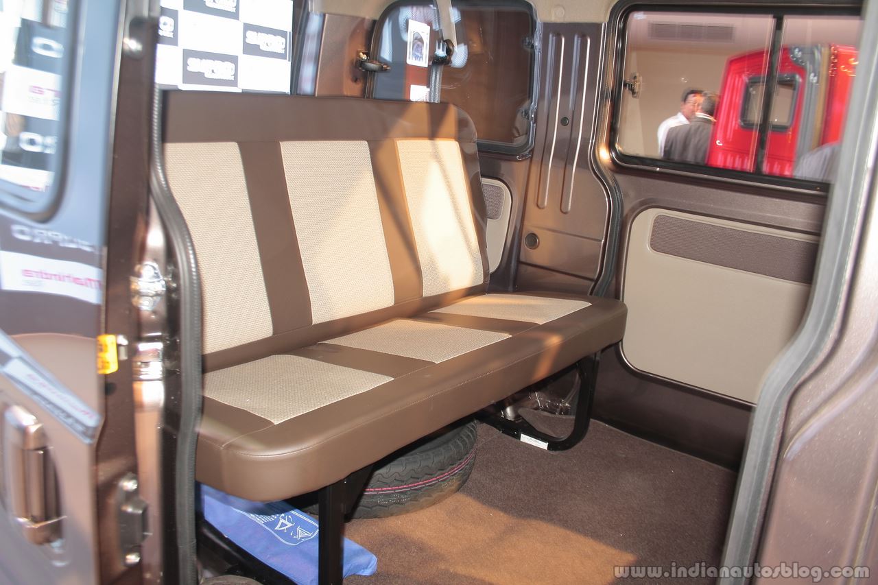 mahindra 10 seater van price