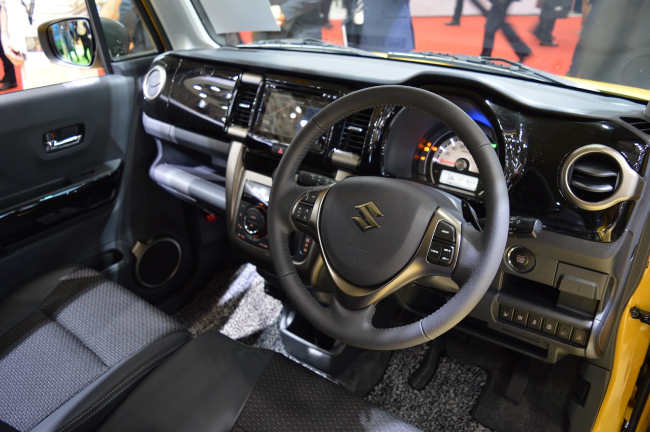 Suzuki Hustler facelift interior at the 2015 Tokyo Motor Show