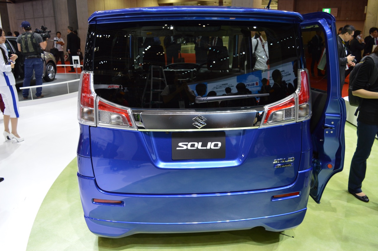 Suzuki solio капот