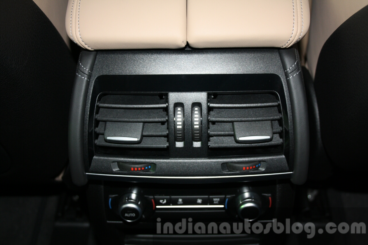 2015 BMW X5 M rear HVAC vents first drive review