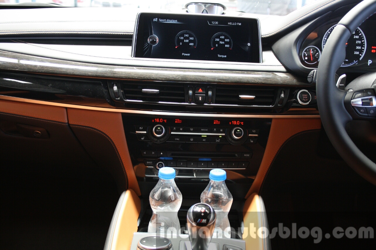 2015 BMW X6 M center console first drive review
