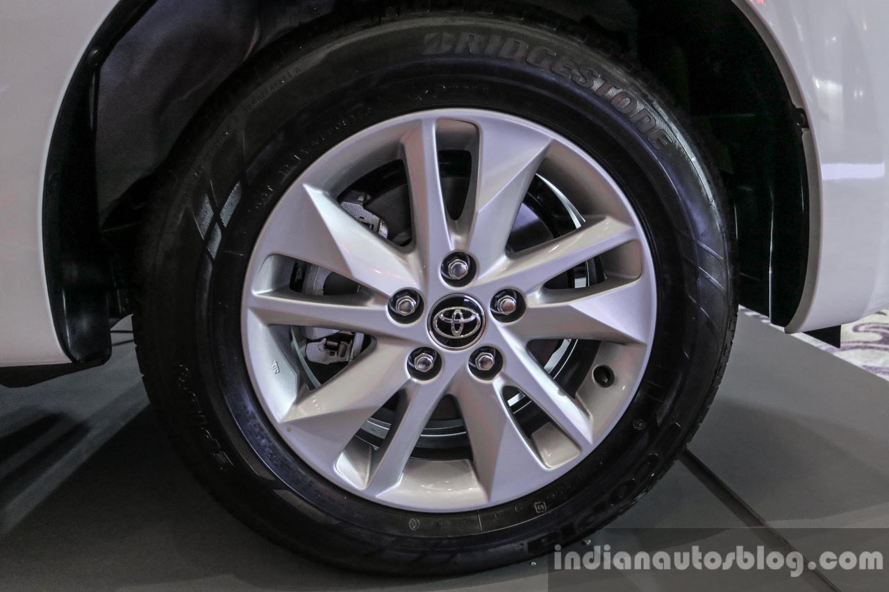 2016 Toyota Innova alloy wheel Bridgestone tyre world premiere photos