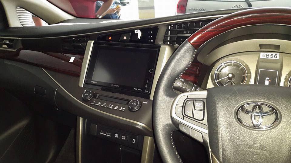 2016 Toyota Innova spied inside-out at a dealership [7 Pics]