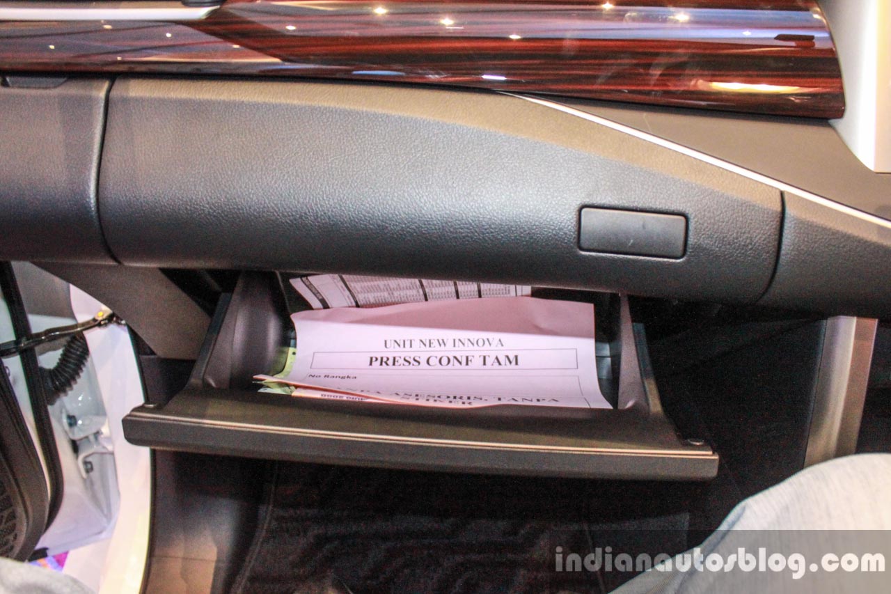 2016 Toyota Innova glove compartment world premiere photos