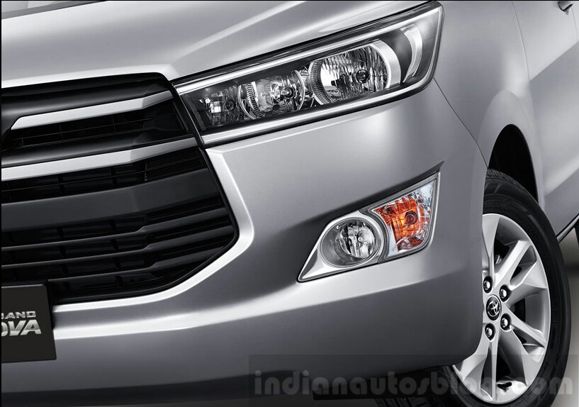 2016 Toyota Innova headlights press images