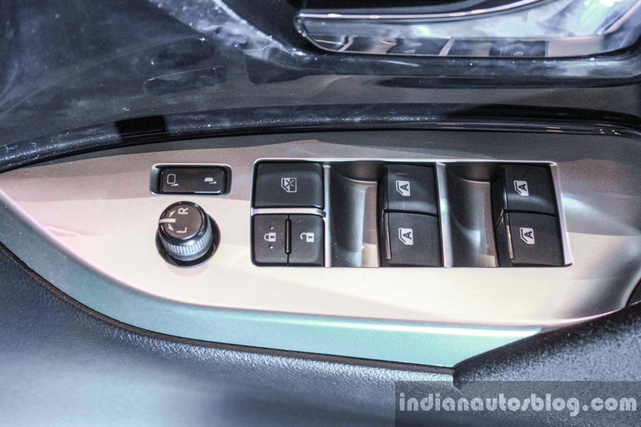 2016 Toyota Innova power window switches world premiere photos