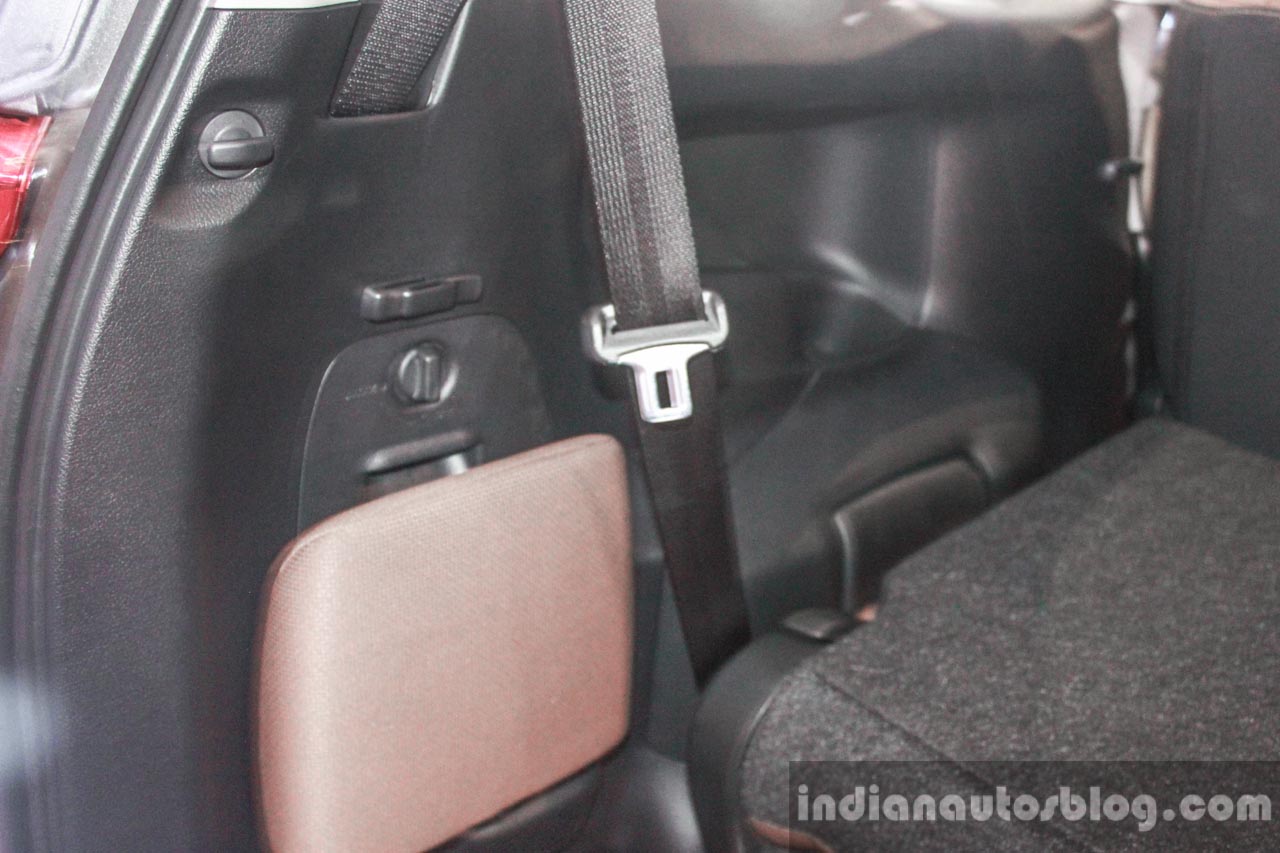 2016 Toyota Innova third row seat belt world premiere photos