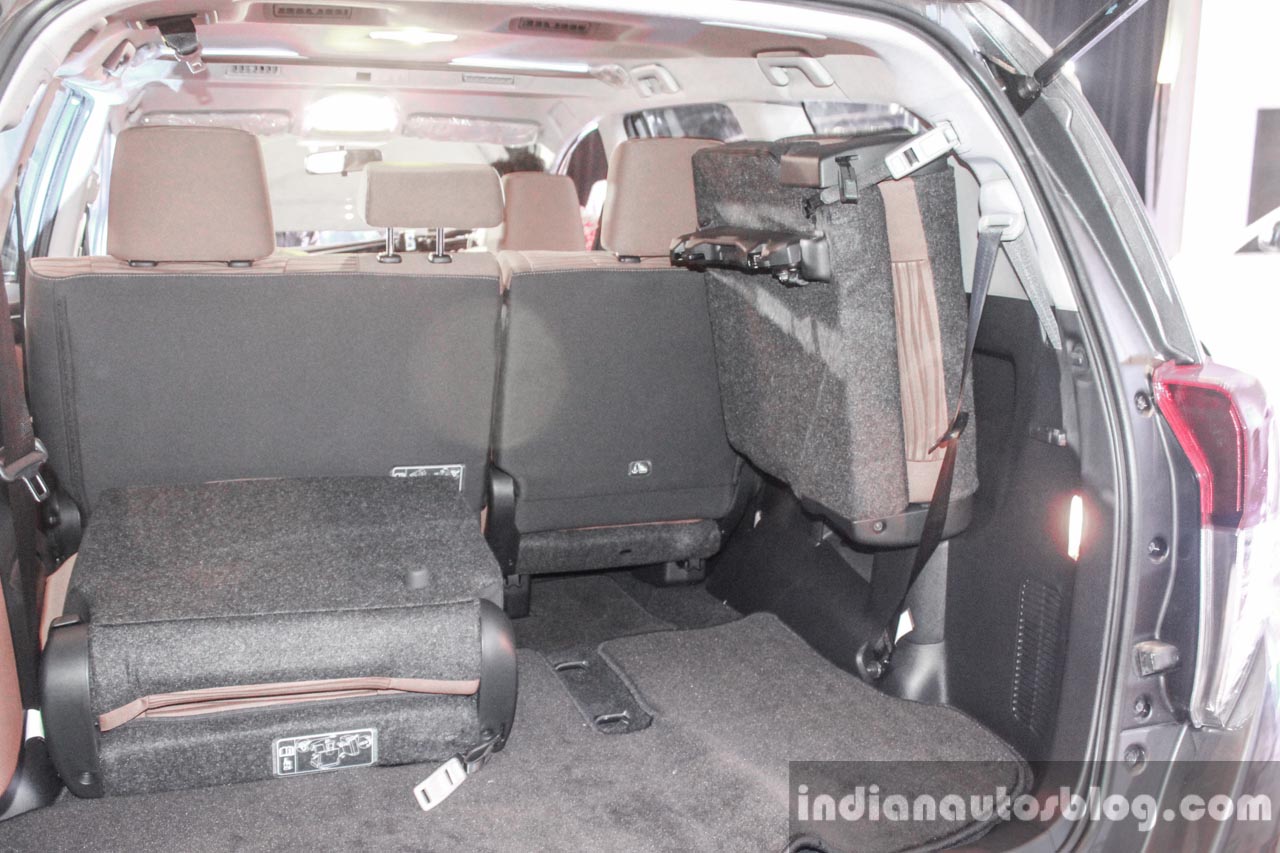 2016 Toyota Innova third row seats folded world premiere photos