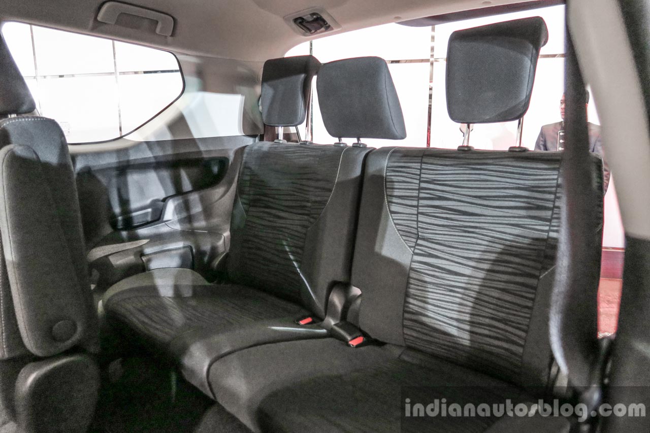 2016 Toyota Innova third row seats world premiere photos