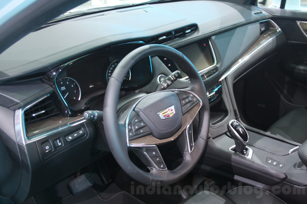 Cadillac XT5 steering wheel at DIMS 2015
