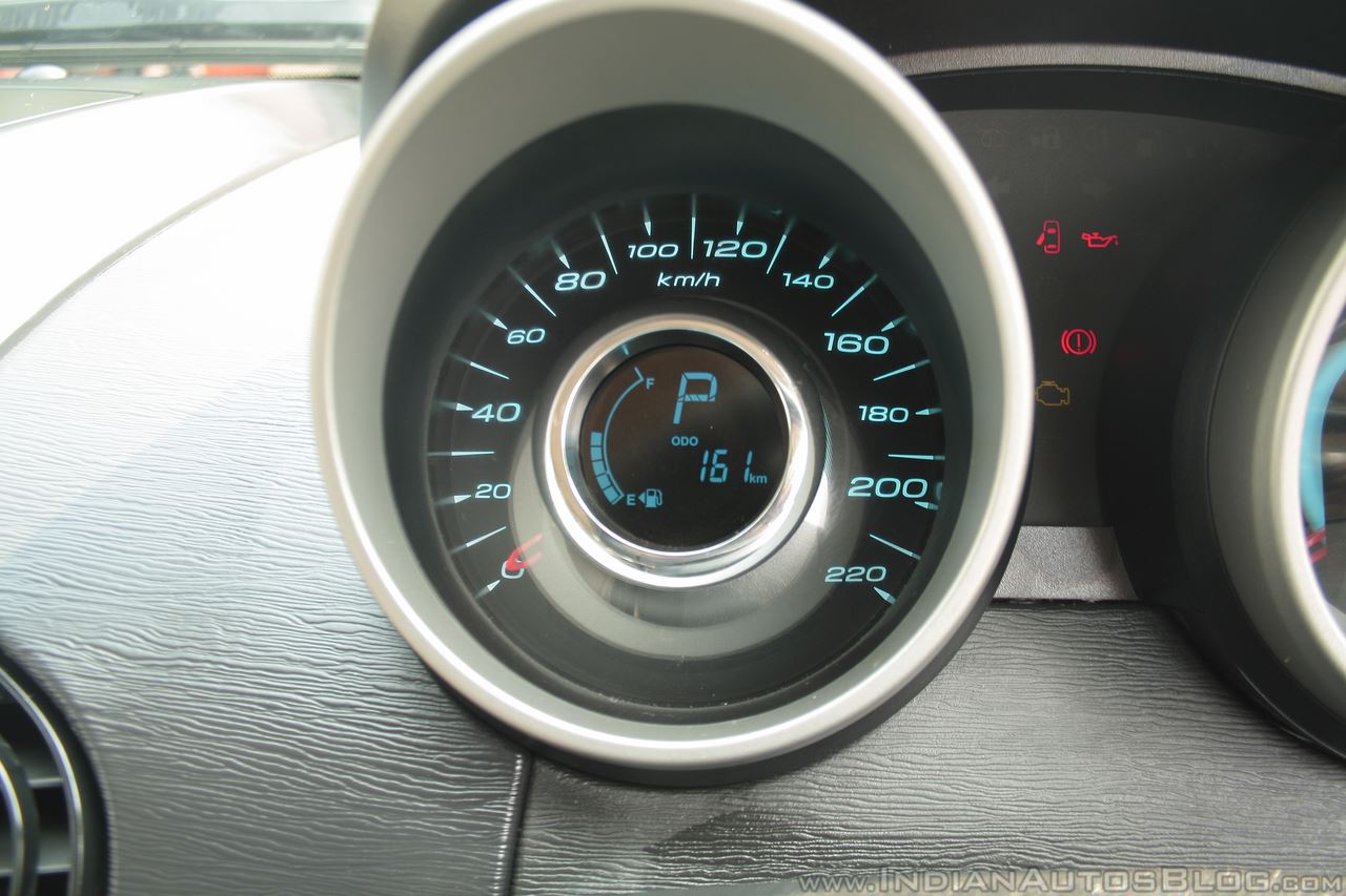 Mahindra XUV 500 Automatic Gear Indicator mahindra-xuv-500-automatic-gear-indicator