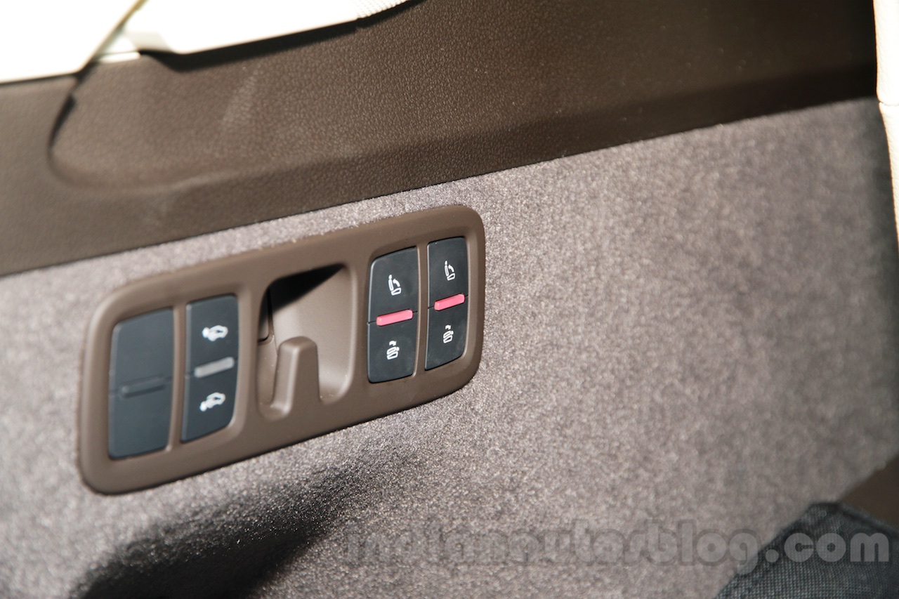 2016 Audi Q7 rear controls launched in India