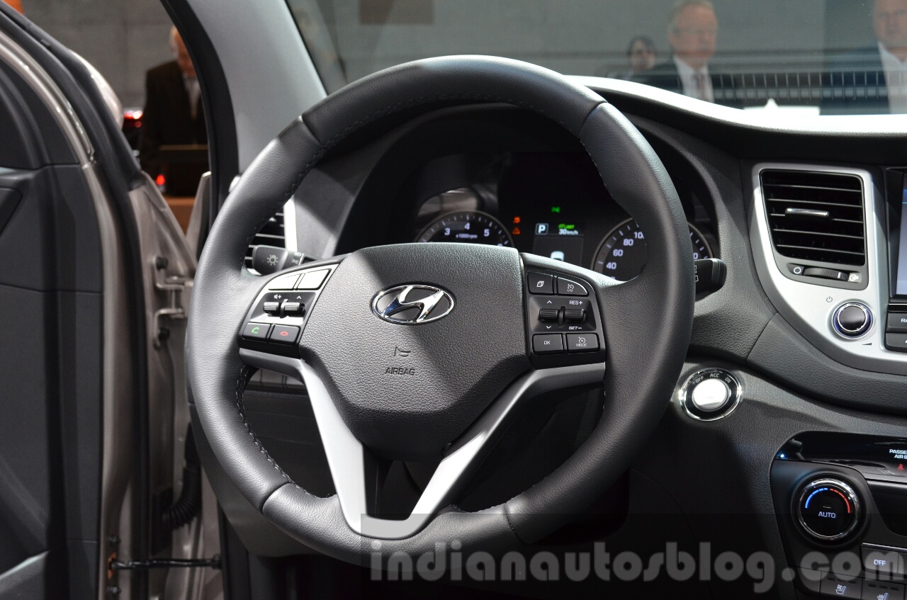2016 Hyundai Tucson steering wheel at 2015 Frankfurt Motor Show