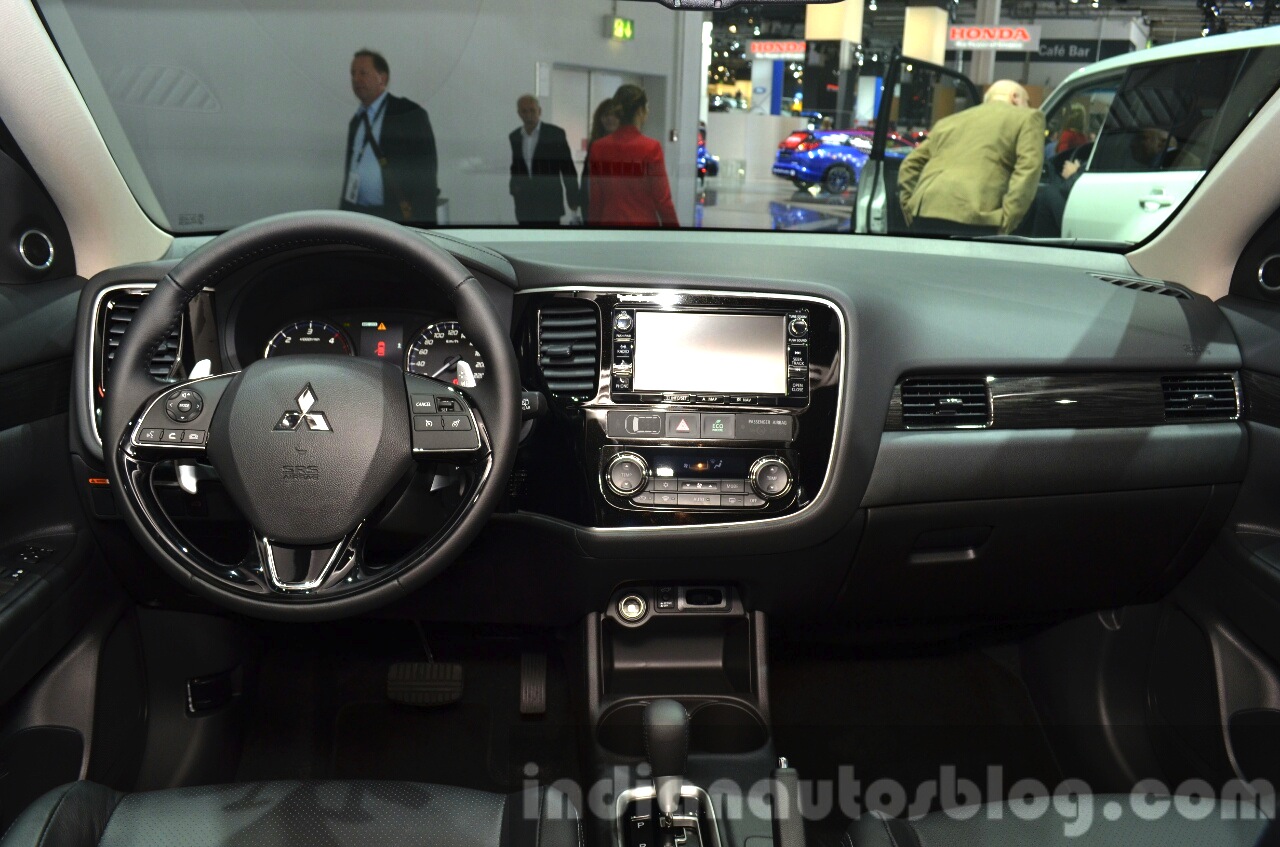 2016 Mitsubishi Outlander dashboard at 2015 Frankfurt Motor Show