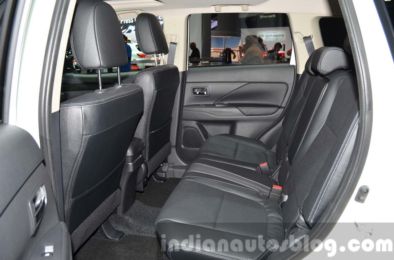 2016 Mitsubishi Outlander rear seats at 2015 Frankfurt 