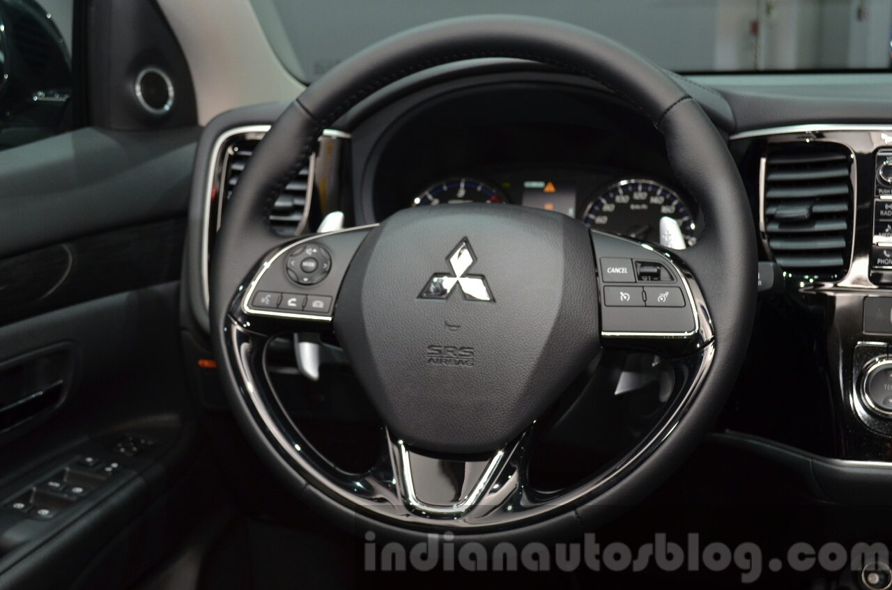 2016 Mitsubishi Outlander steering wheel at 2015 Frankfurt Motor Show
