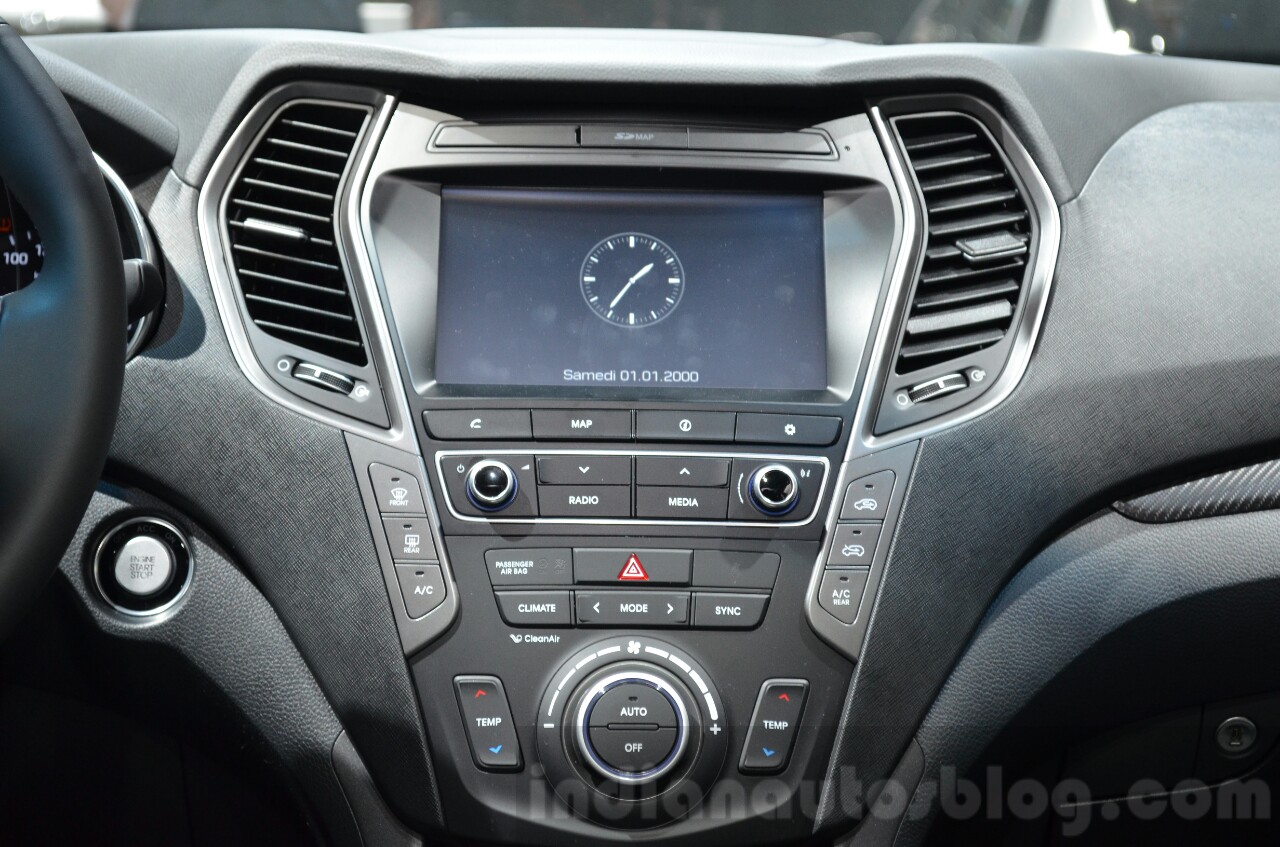 2016 Hyundai Santa Fe (facelift) centre console at 2016 Geneva Motor Show