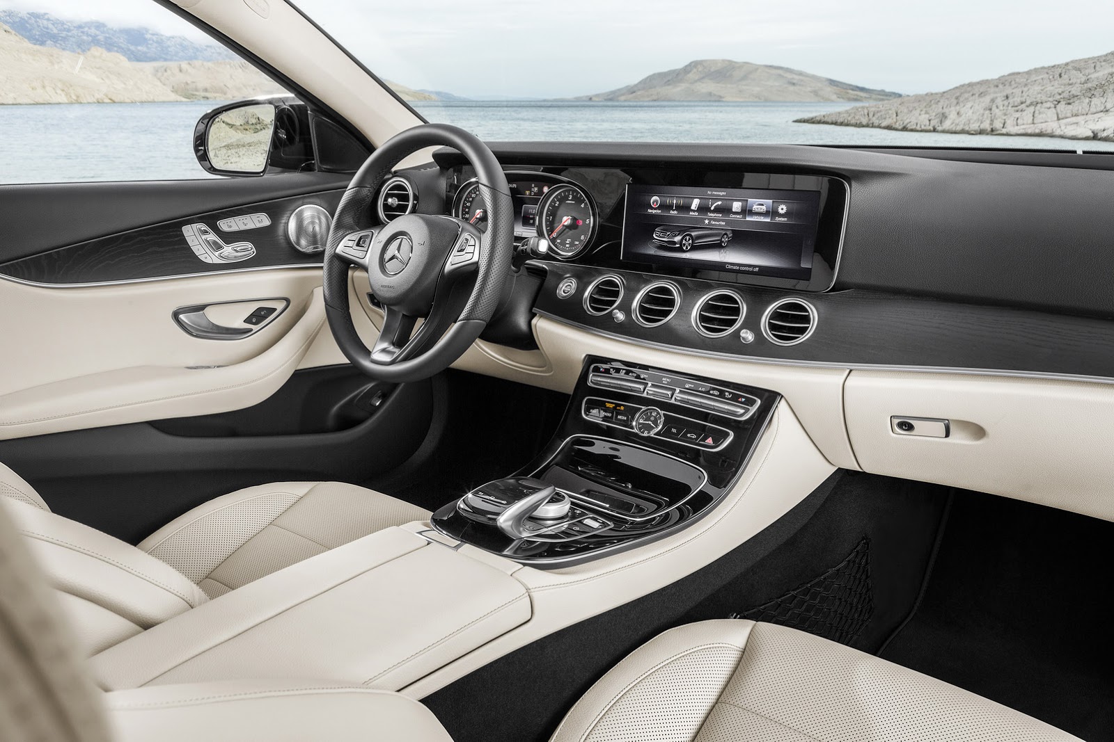 2016 Mercedes E-Class E 220 d interior dashboard