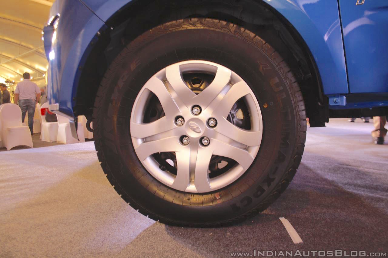 Mahindra Imperio wheel cover