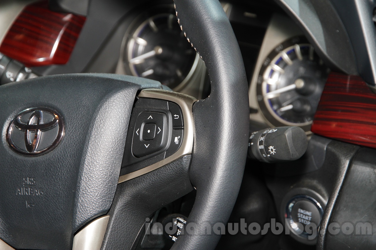 Toyota Innova Crysta steering mounted controls at Auto Expo 2016