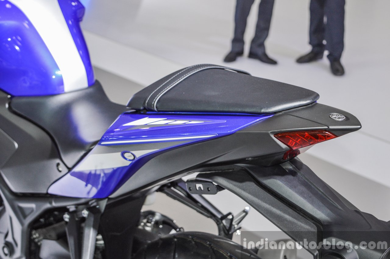 2015 Yamaha R3 pillion seat at Auto Expo 2016