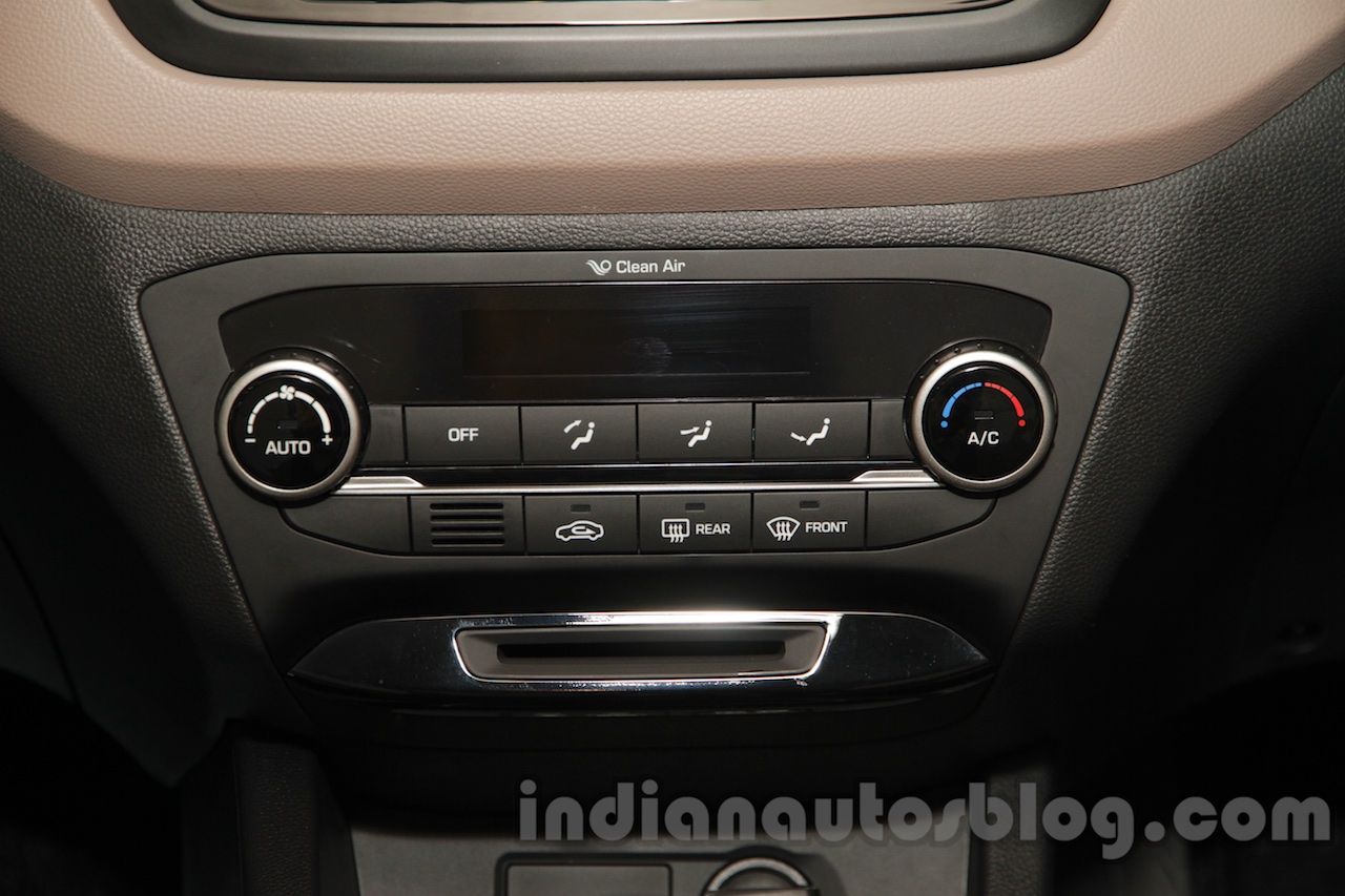 2016 Hyundai i20 auto climate control at the Auto Expo 2016