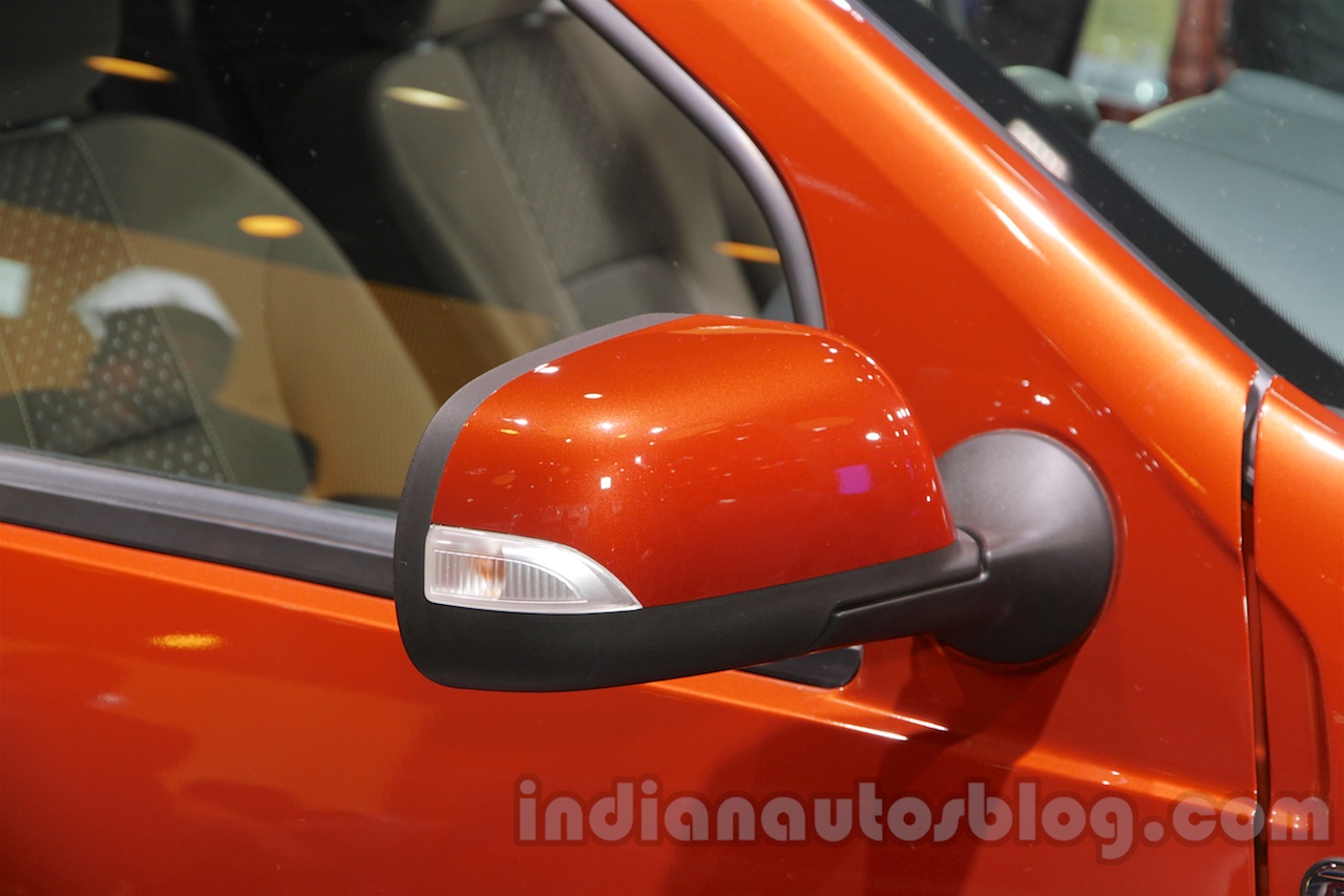 2016 Renault Duster facelift wing mirror Auto Expo 2016