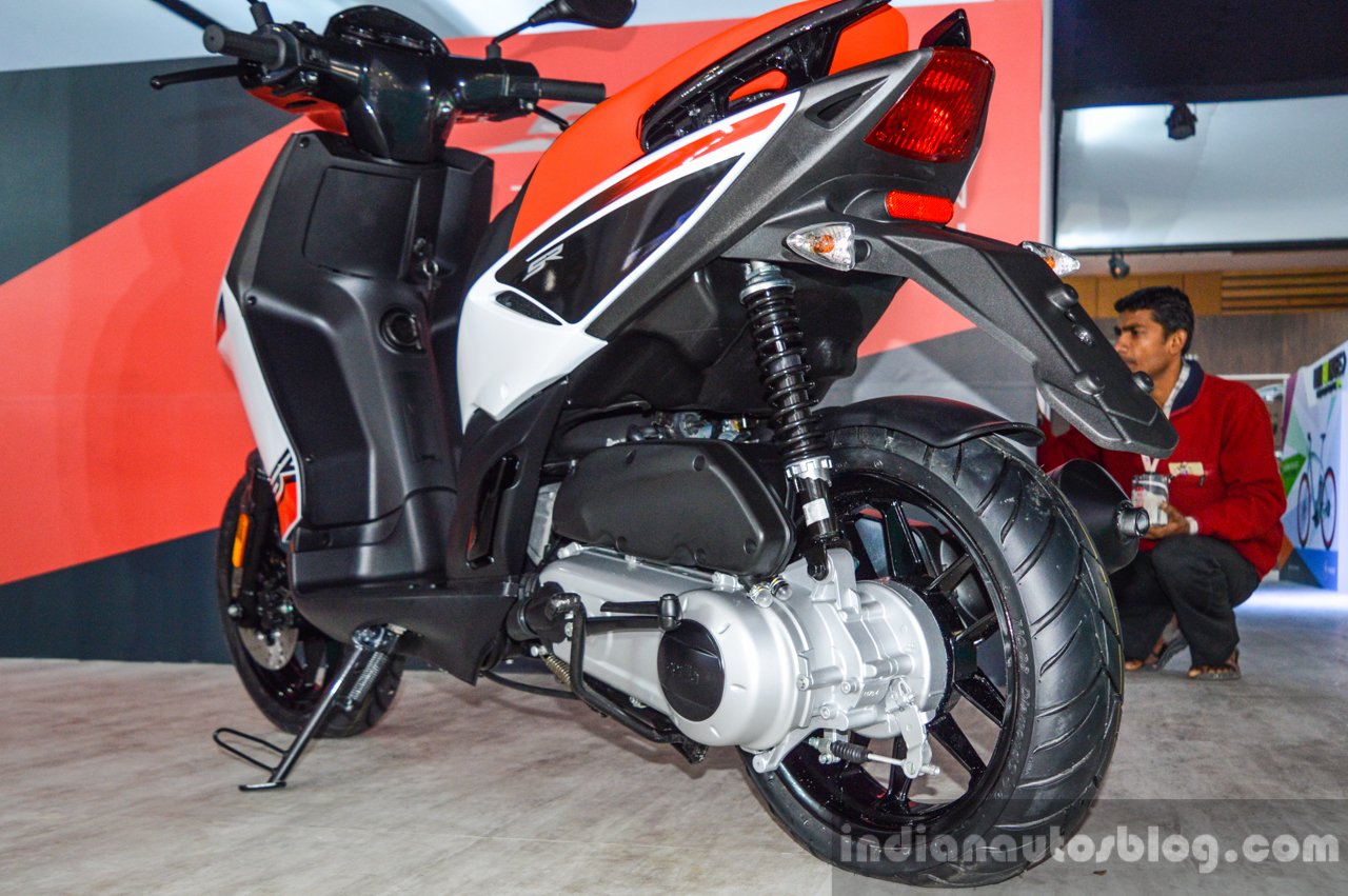 Aprilia SR 150 White alloy wheel at Auto Expo 2016