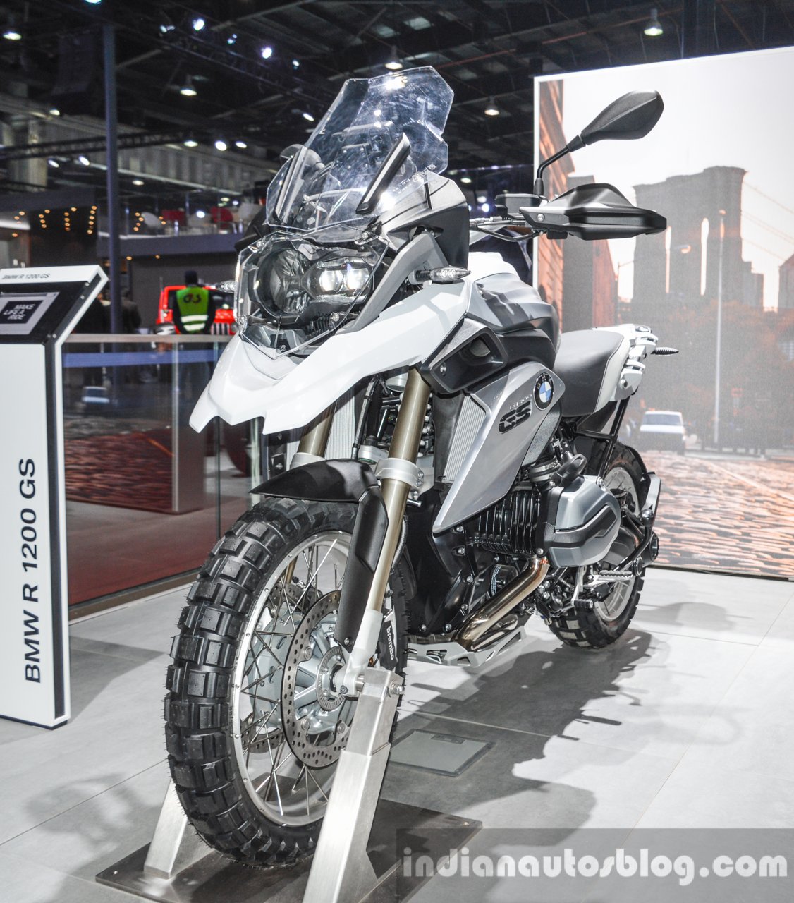 bmw r1200gs white