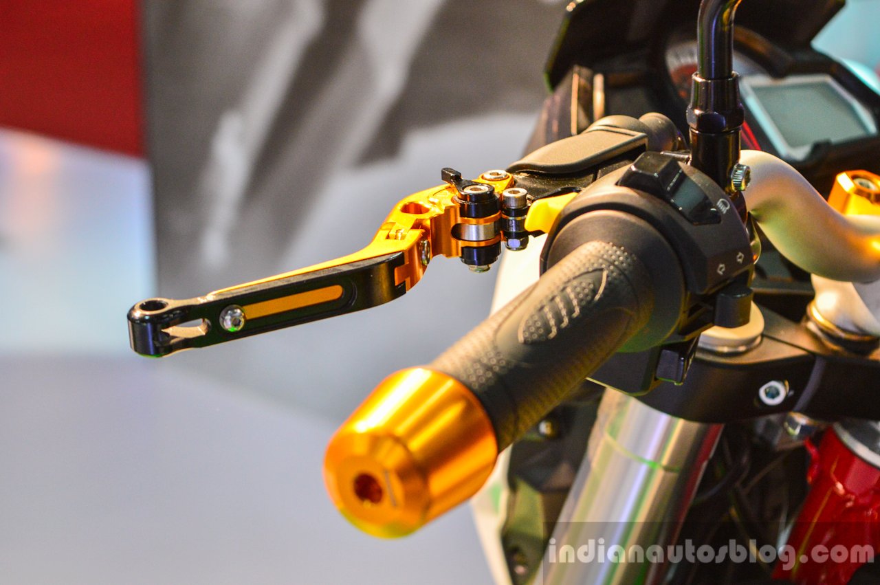 Benelli TNT 25 accessories clutch brake lever at Auto Expo 2016