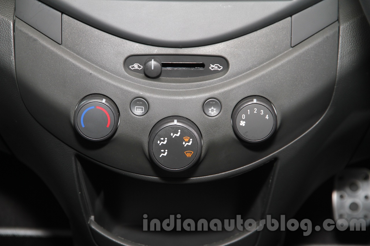 Chevrolet Beat Manchester United edition aircon controls at 2016 Auto Expo
