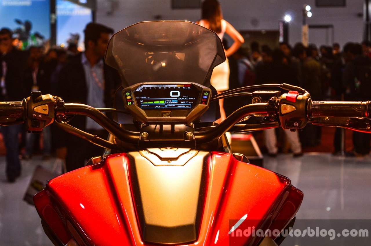 Honda CX-02 Concept handlebar at Auto Expo 2016