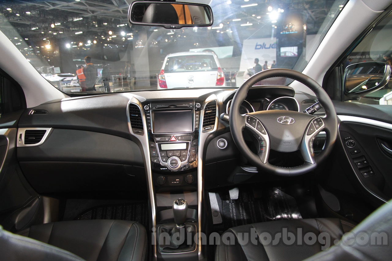 Hyundai i30 dashboard at 2016 Auto Expo