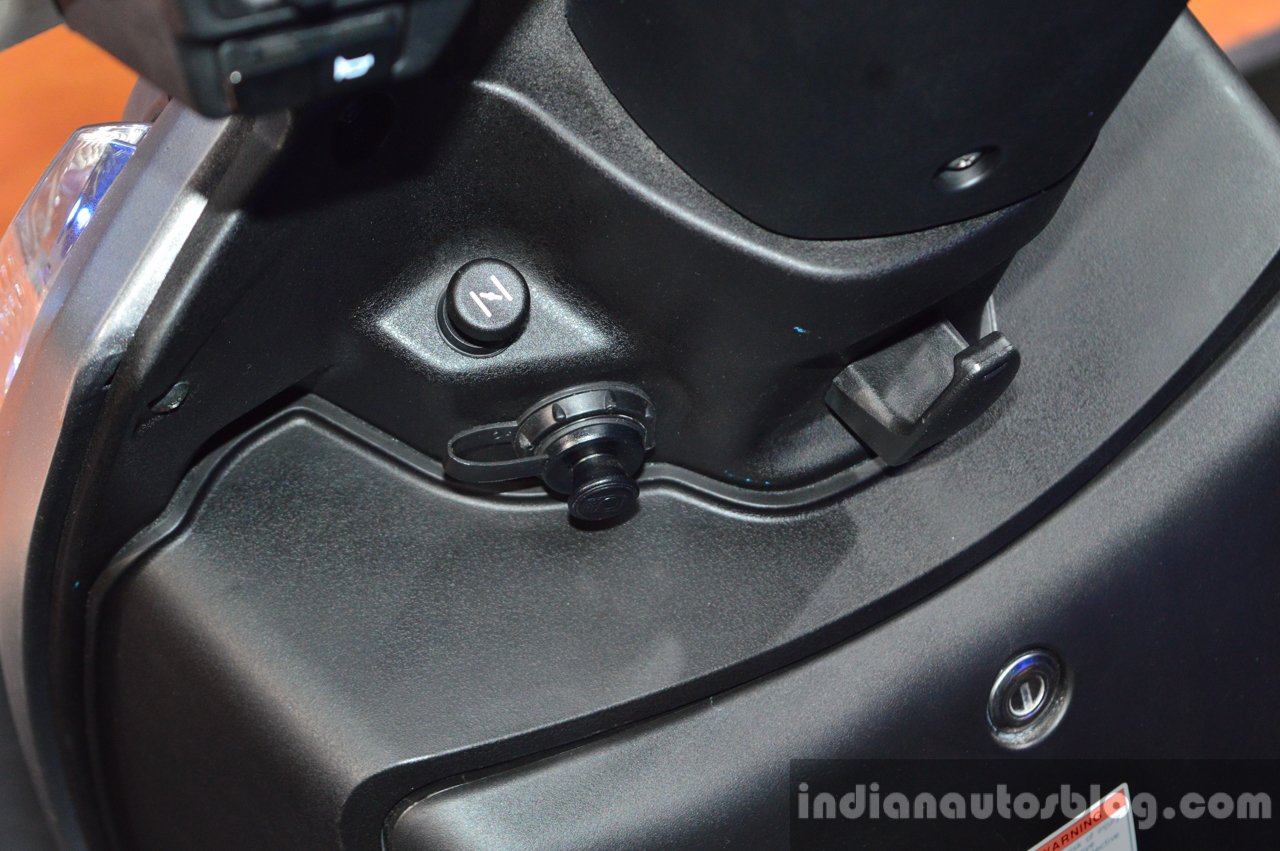 New Suzuki Access 125 charging point at Auto Expo 2016